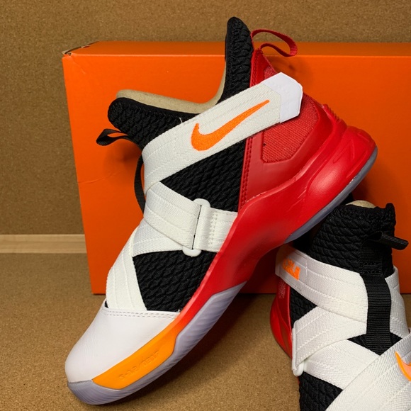 Nike LeBron Soldier XII (GS) Basketball Shoes - Picture 3 of 7